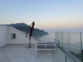 Chez Elena with shared terrace overlooking the sea